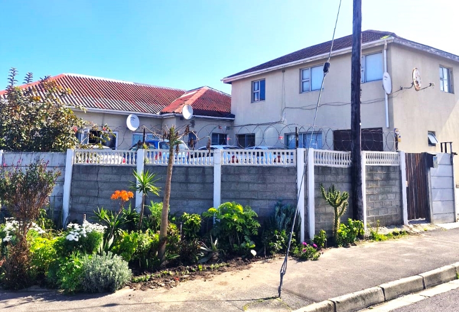 8 Bedroom Property for Sale in Goodwood Central Western Cape